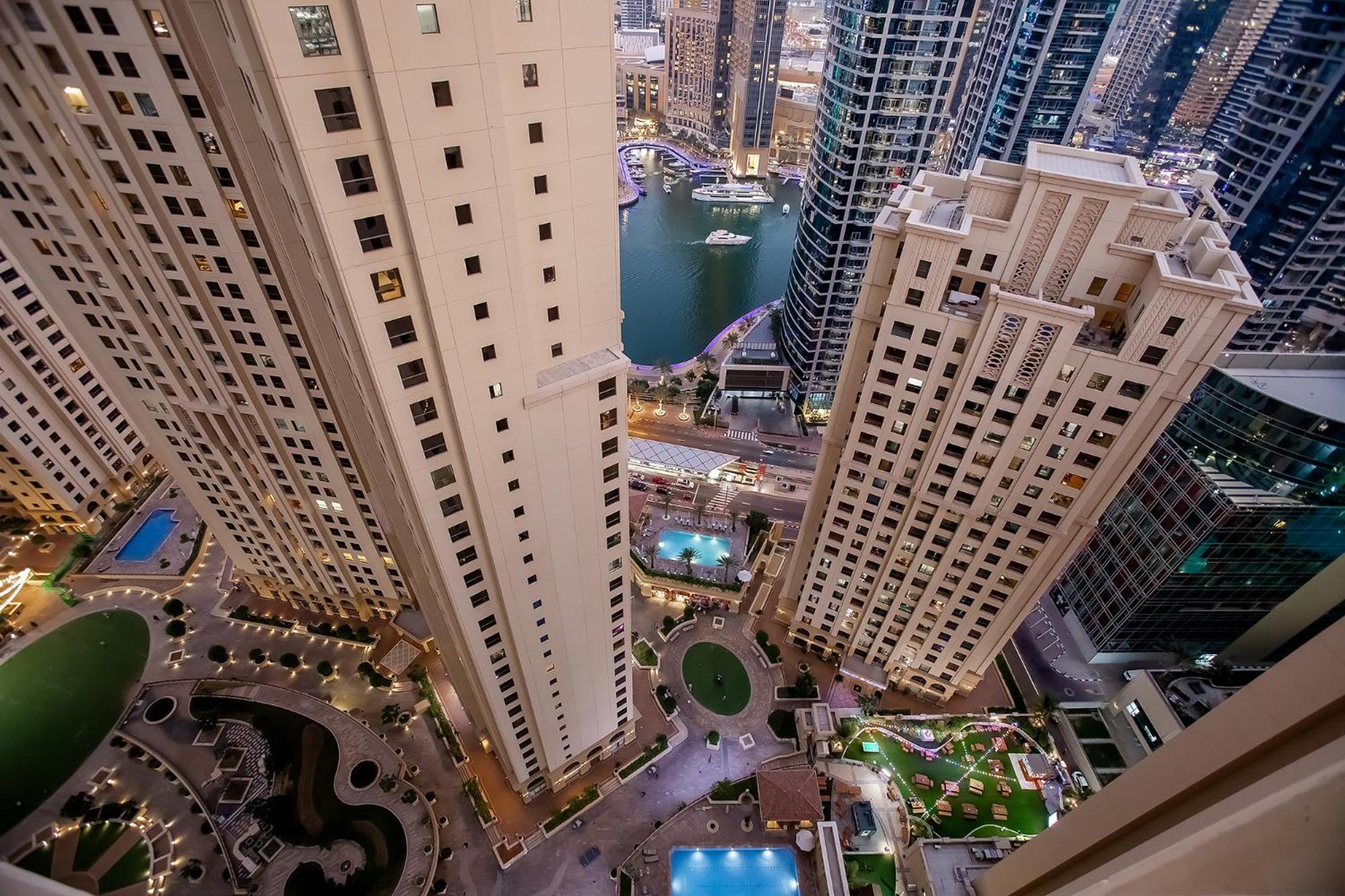 Berloga Capsule Jbr Hostel Dubai Luaran gambar